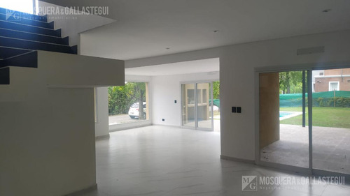 Casa En Venta - Boat Center.