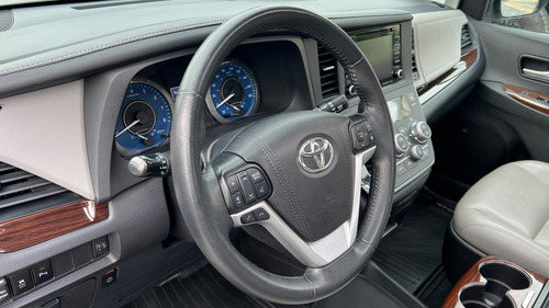 Toyota Sienna 3.5 Limited At