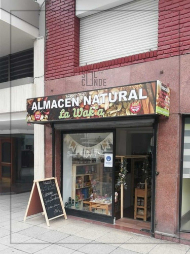 Venta. La Perla. Local Comercial A La Calle Sobre Avenida.