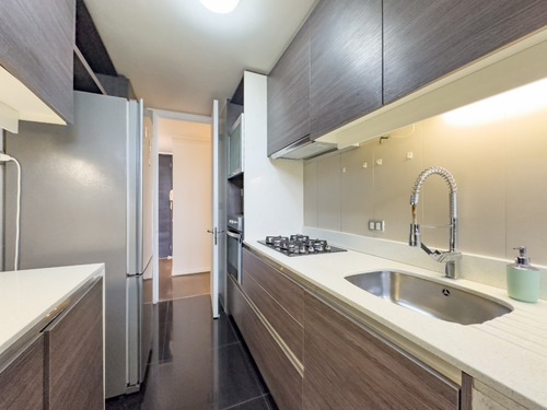 Piso Alto, 2 Dorms + Escritorio, Vista Y Full Amoblado