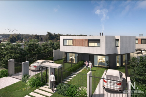 Casa De 3 Dormitorios Con Cochera Y Jardin. Parque Miramar - Canelones