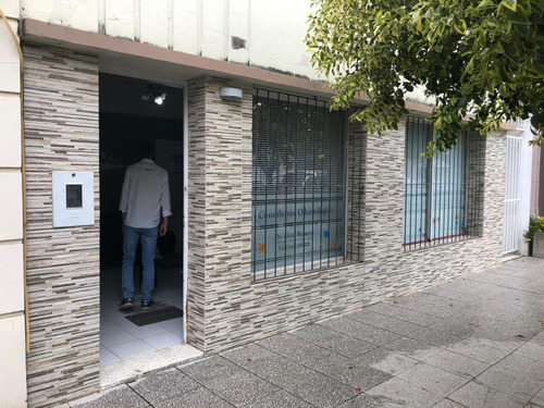 Venta Casa Con Salon Centro Reconquista