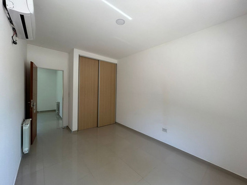 Casa En Venta En Los Naranjos, Canning