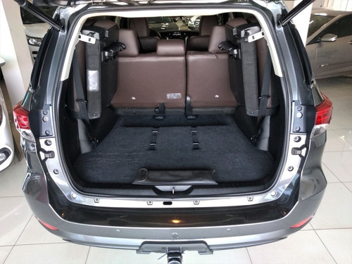 Imagem 10 de 10 de Toyota Sw4 Srx 2.8 16v 4x4 Tdi Aut 7 Lugares