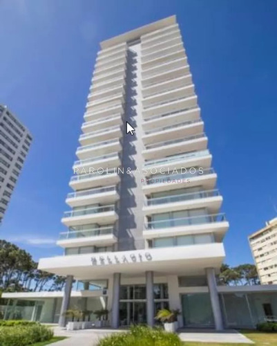 Hermoso Apartamento En Venta En Torre Bellagio, Punta Del Este.