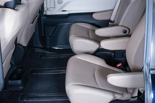 Toyota Sienna XLE Piel Híbrida
