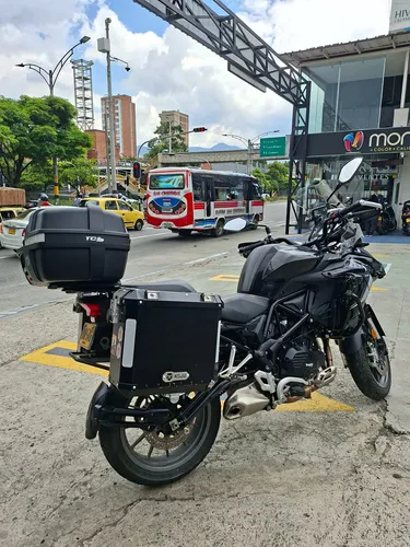 Trk 502 Con Sus Maletas,exploradoras Y Otros Accesorios