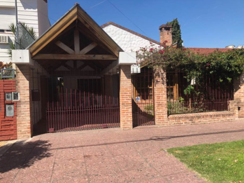 Chalet En Venta Cond En Wilde Centro