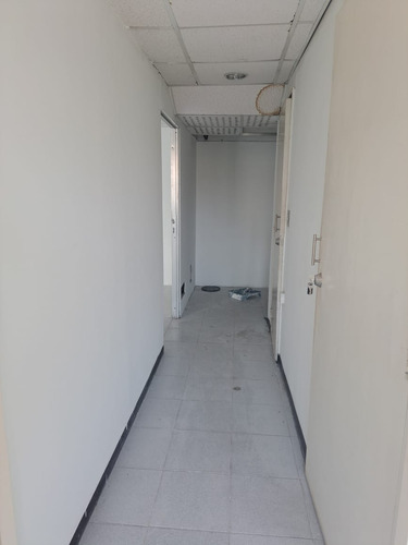 Se Alquila Local Comercial A Pie De Calle En La Av 5 De Julio En Puerto La Cruz, Anzoategui
