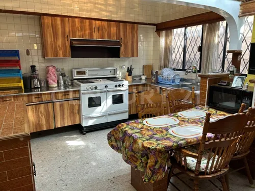 Casa En Venta En Col. Mitras Centro En Monterrey