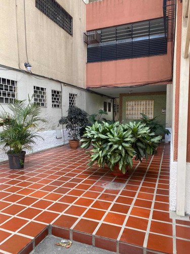 Imagen 2 de 9 de Apartamento En Alquiler En San Miguel. Maracay 04128900222