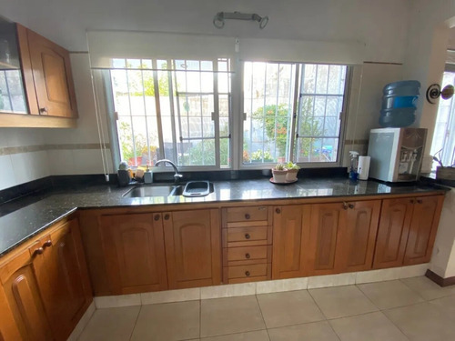 Venta Casa Buceo.4 Dormitorios.2 Baños.jardin.cochera.patio.
