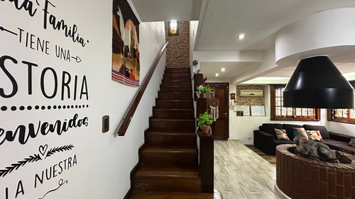 Casa 4 Ambientes Con Patio, Venta R. De Escalada