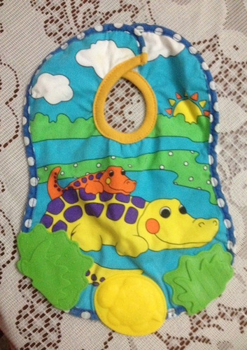 Imagen 2 de 4 de Baberos Con Figuras De Animales En Tela Y Plastico