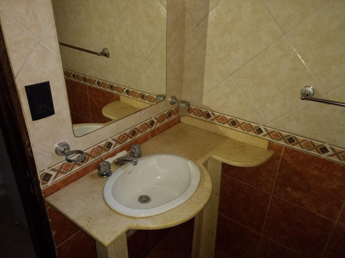 Imagen 10 de 17 de Casa De 3 Dormitorios En Venta En Alberdi Centro Con Cochera Para 3 Autos