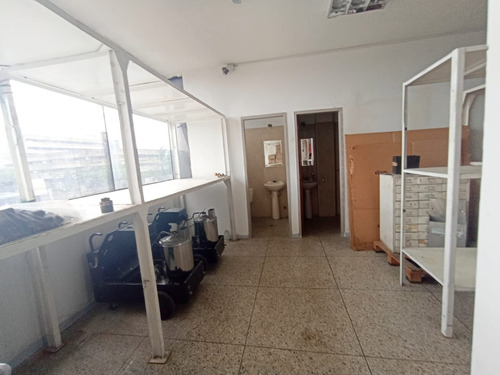 Imagen 29 de 30 de Edificio En Venta Con Local Comercias Y Apartamentos / Oficinas En Av. Libertador Barquisimeto. Cod. 23-15252 Para Mas Informacion 412-1498654 Katty Vasquez Asesor Inmobiliario Rentahouse. Negociable