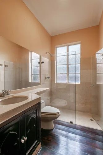 Casa En Arriendo/venta En La Macarena. Cod A8366
