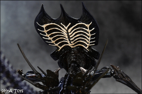 Figura de acción Alien Queen Sci-Fi Revoltech de Kaiyodo