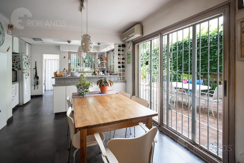 Venta Casa 7 Ambientes Con Patio, Cochera Y Playroom En Almagro