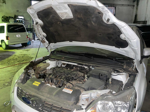 Ford Focus Ii Trend Plus 1,6 Nafta 5p Chocado Funcionando