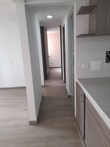 Moderno Apartamento Completamente Nuevo, Sin Hipoteca,deal Tanto Para Vivir Como Para Invertir.