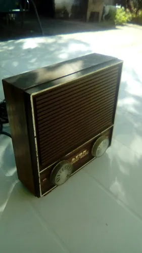 Antigua Radio Lyon 220v De Colección Funciona Ok (Usado)