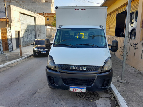 Iveco Daily 35s14 2017 Baú Único Dono Km Baixo