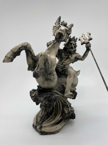 Poseidon Caballo Resina Sumergible Al Agua