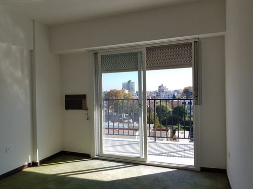 Imagen 11 de 14 de Departamento 4 Ambientes. Cochera. Balcón. Villa Urquiza.