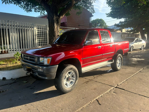 Toyota Hilux 2.4l 117 hp 4x4