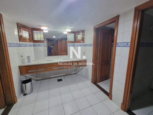 Vende Espectacular Casa En Beverly Hills - Punta Del Este De 2 Plantas Con Piscina, Parrillero