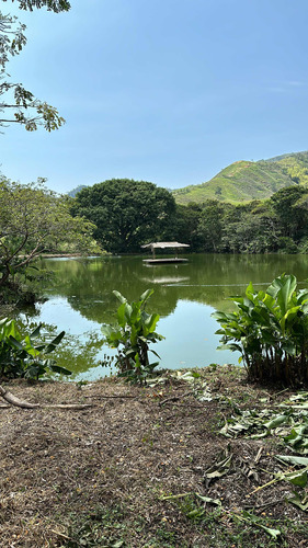 Finca En Combia Con Lago Propio Y Limita Con 300m De Río