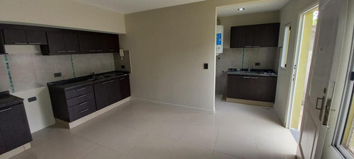 Imagen 4 de 15 de Venta - Casa - Ph - Hurlingham- Jardín - Parrilla - Lavadero- Cochera