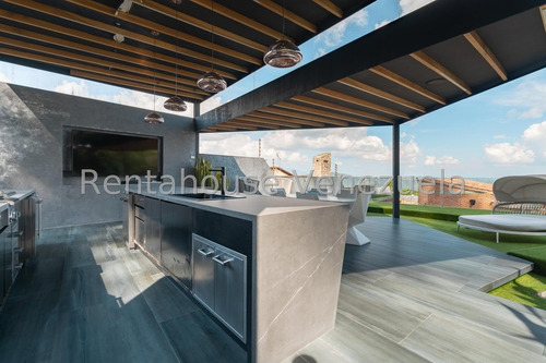 Hermosa Casa De 1 Nivel En Venta Ubicada En La Lagunita Country Club 25-7758