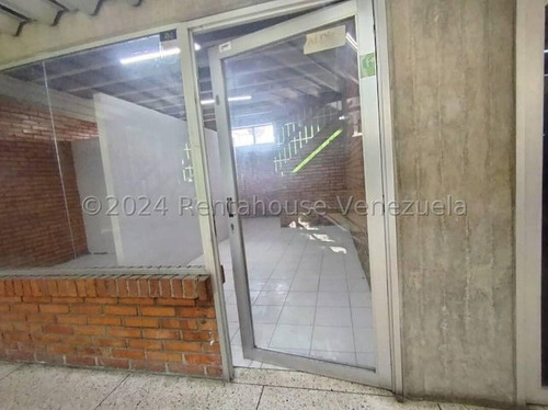 Maria Luisa Mendoza Vende Local Comercial En El Transcurrido Centro Comercial Cosmo Centro De Barquisimeto, Baño Amplio Luminoso Fachada De Vidrio Servicios Basicos Y Mas 2 4 2 8 5 9 4