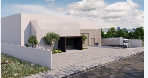 Bodega En P.i. Pyme, 2800m2 De Almacén Y 110m2 De Oficinas