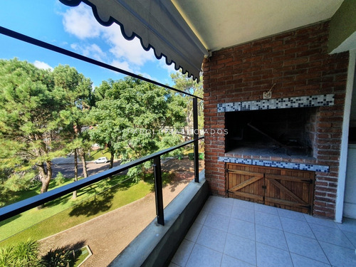 Se Alquila Apartamento En Mansa - Punta Del Este De 4 Dormitorios.