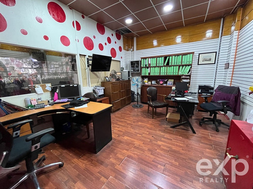 Local De 1886 Mt2 En Calle Franklin.