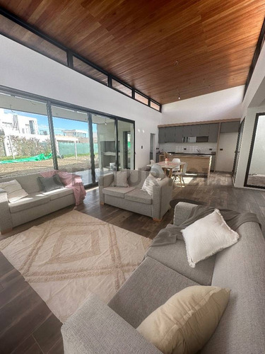 Casa En Venta En El Quimilar A Estrenar De 3 Dormitorios