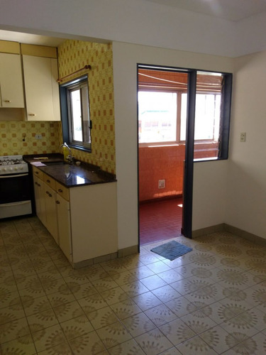 Venta De Departamento 4 Ambientes En Zona Centro, Caseros