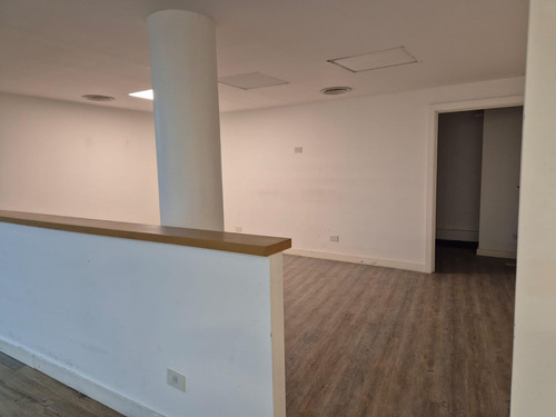 Esquina En Avenida Libertador - Acassuso