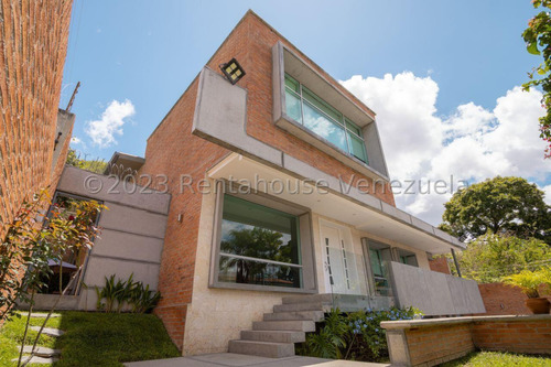 Ss: Vende Casa 23-32864 En Prados Del Este De 620 M2, Remodelada Y Con Piscina