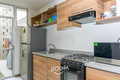 Casa En Toluquilla, San Pedro Tlaquepaque Con 2 Recámaras, 81 M², Id: 76452