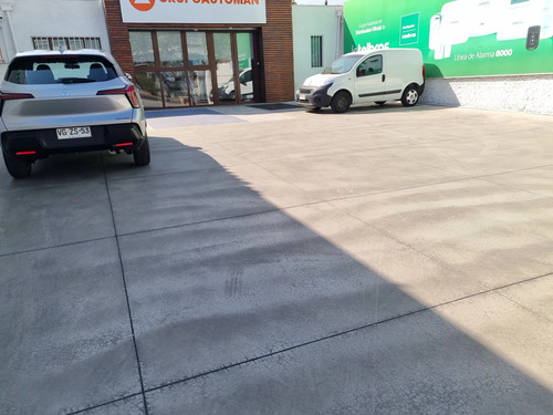 Excelente Local Multiuso Seminuevo Optima Ubicación