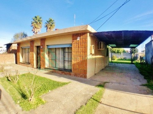 Imagen 1 de 13 de Colonia Del Sacramento - Casa De Sólida Construcción E Interesante Terreno