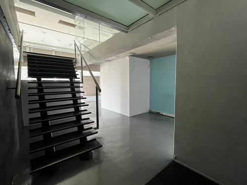 Lindo Local De 462 M2 Con Gran Acceso Desde La Calle