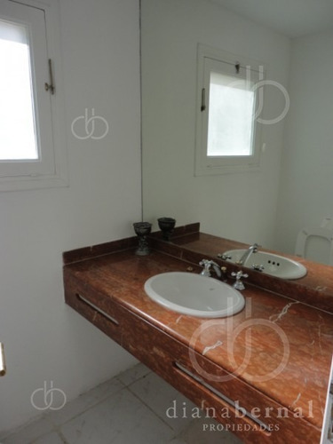 Punta Del Este, Rincon Del Indio, Brava, 3 Dormitorios Y Piscina.- Ref: 41119