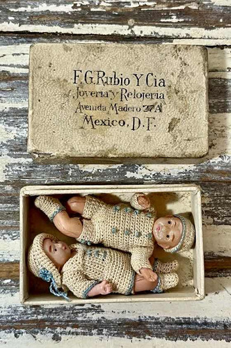 Antiguas Bebés Miniatura Ropa Tejida (Usado)