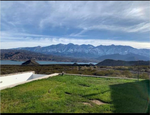 Venta Casa B Privado Frente Al Dique Potrerillos.