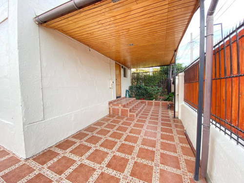 Espaciosa Casa En Venta De 4 Dormitorios